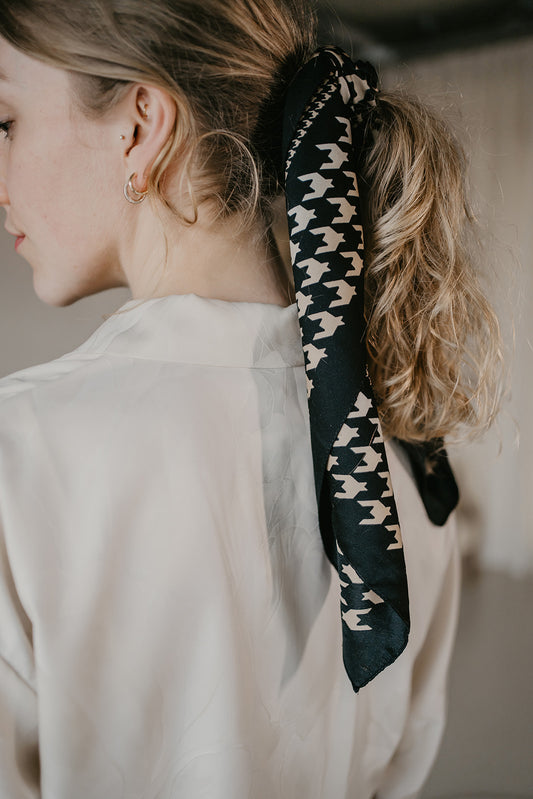 mooie vintage sjaals of sjaaltjes die je om je nek kan dragen maar ook in je haren